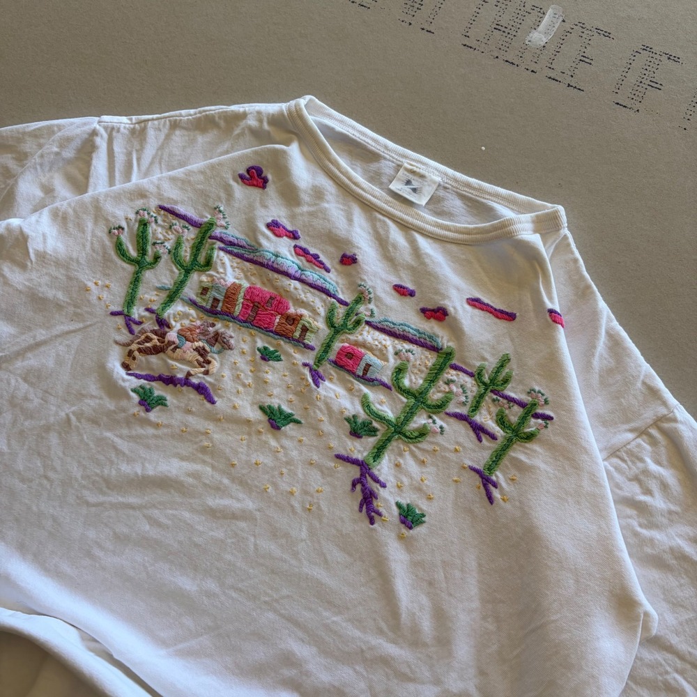 Vintage 90s Desert Scene Embroidered T-shirt